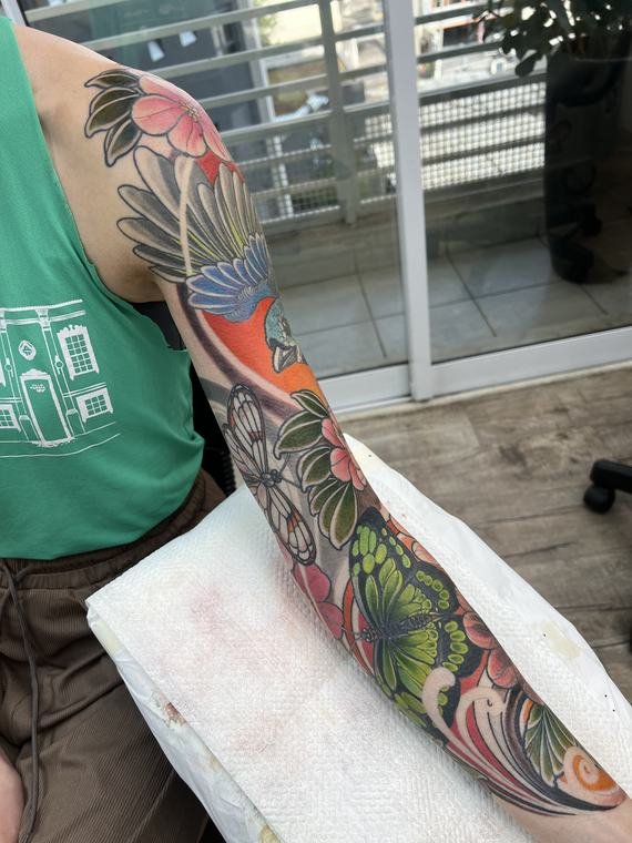Fechamento em cor, tatuagem de Denis Vazios