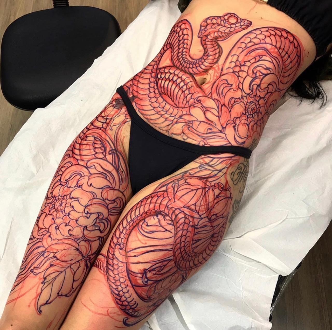 Freehand feminino desenhado na pele